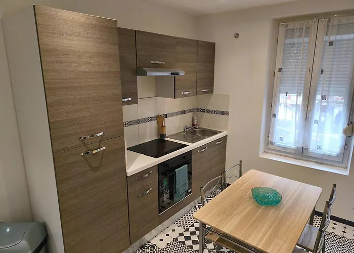 Budget Avec Parking Appartamento