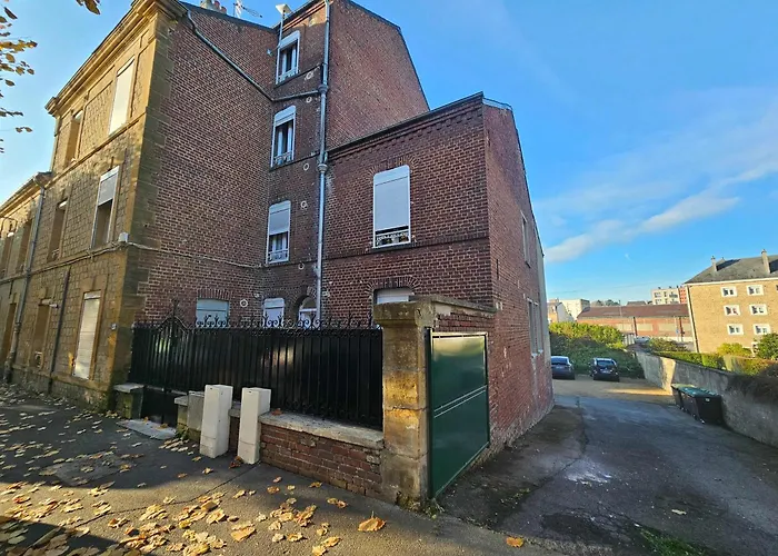 Budget Avec Parking Appartamento